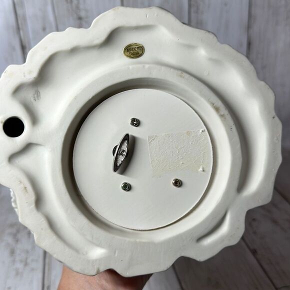 Santa Claus Porcelain Figurine with Animals Present Sack - Picture 7 of 7